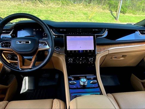 Used 2025 Jeep Grand Cherokee L Summit image 14