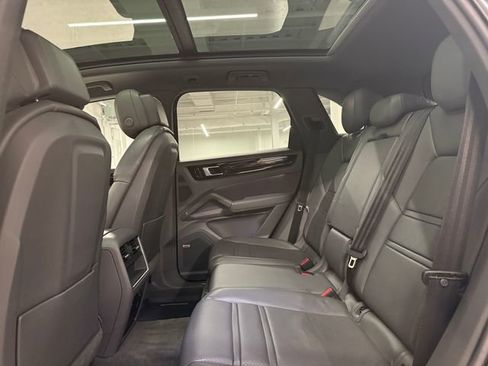 Certified 2019 Porsche Cayenne S AWD/4WD image 32