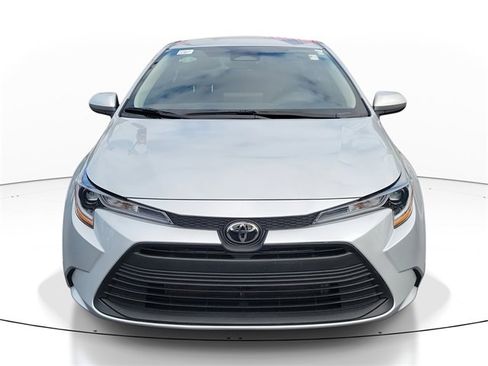 Used 2025 Toyota Corolla LE image 3