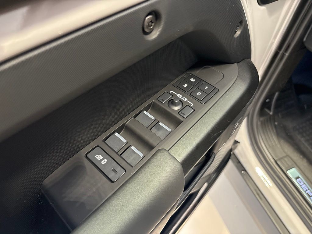 New 2026 Land Rover Defender 110 AWD/4WD image 28