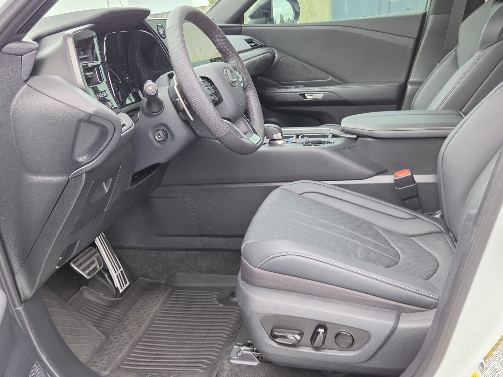 Used 2026 Lexus TX 500h AWD w/ Technology Package image 14
