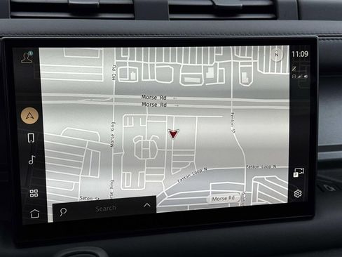 Used 2025 Land Rover Defender 110 V8 AWD/4WD image 23