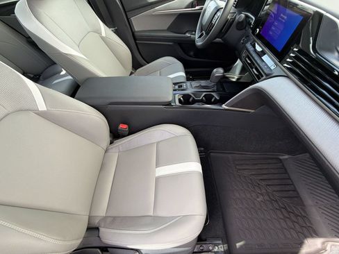 Used 2026 Toyota Camry SE FWD image 23