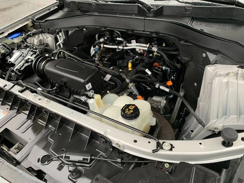 Used 2022 Ford Explorer XLT w/ Equipment Group 202A image 31