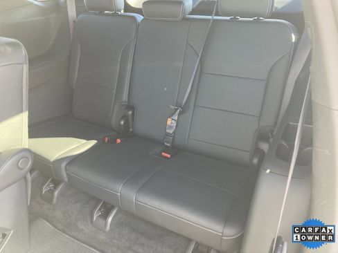 Used 2025 Chevrolet Traverse LT image 37