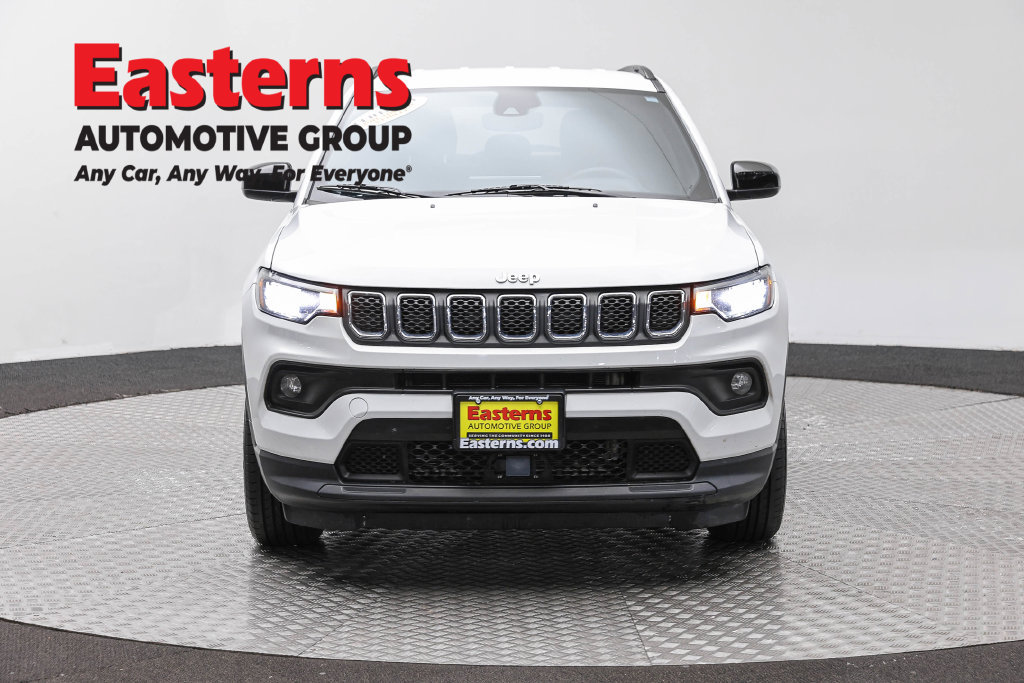 Used 2024 Jeep Compass Latitude AWD/4WD image 3