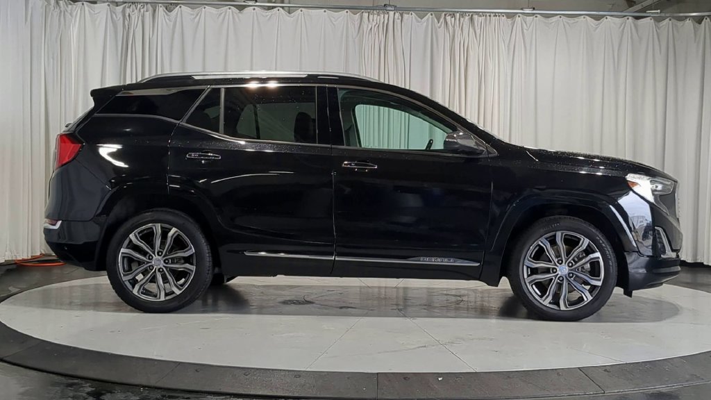 Used 2019 GMC Terrain Denali w/ Advanced Safety Package AWD/4WD image 9