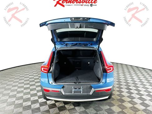 Used 2023 Volvo XC40 B4 Plus image 29