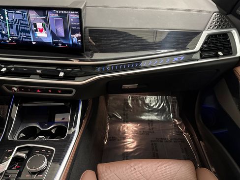 Used 2023 BMW X7 xDrive40i w/ M Sport Package image 30