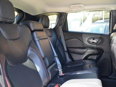 Used 2019 Jeep Cherokee Trailhawk w/ Cold Weather Group image 24