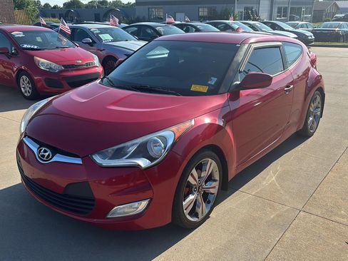 Used 2017 Hyundai Veloster FWD image 3