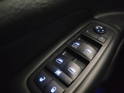 Used 2020 Jeep Grand Cherokee Laredo image 27