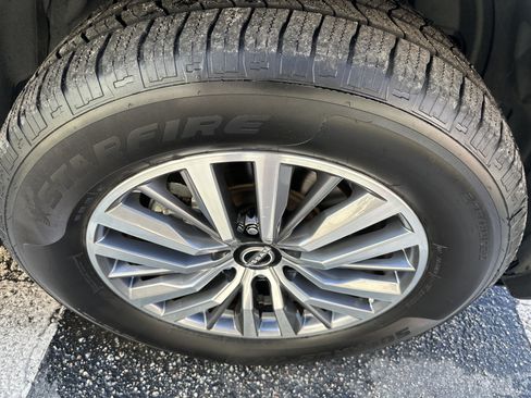 Used 2022 Nissan Armada SL RWD image 3