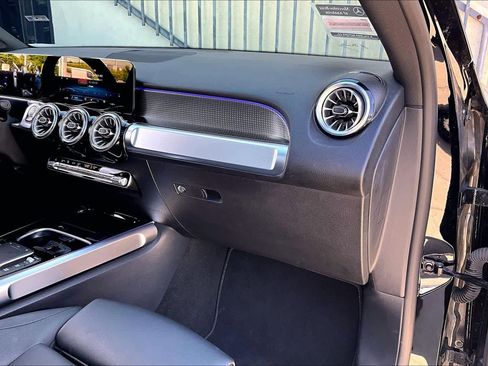 Used 2023 Mercedes-Benz GLB 250 image 18