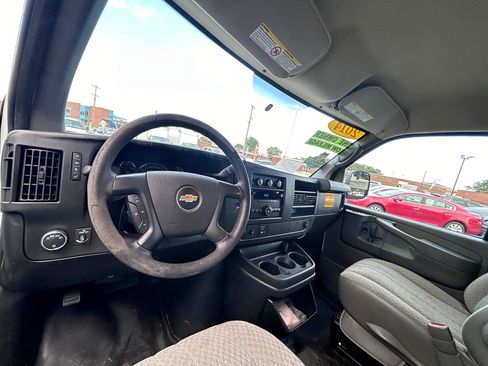Used 2014 Chevrolet Express 3500 Extended image 16