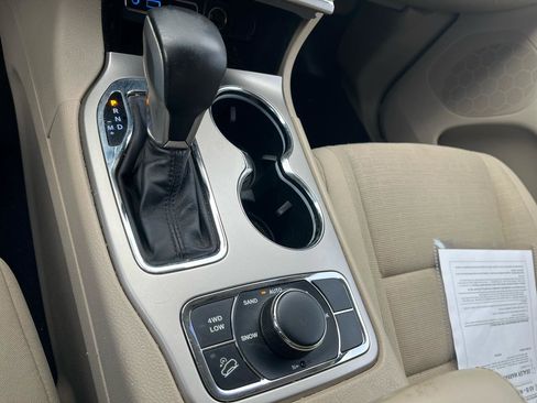 Used 2017 Jeep Grand Cherokee Laredo w/ Quick Order Package 23E image 13