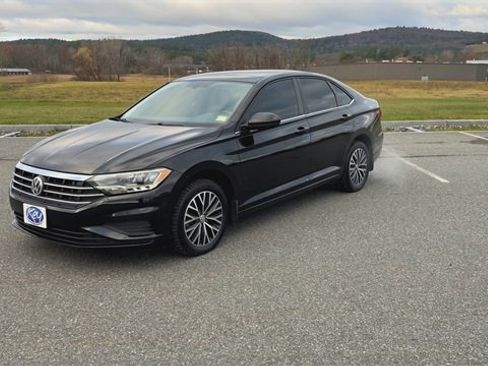 Used 2021 Volkswagen Jetta SE image 4