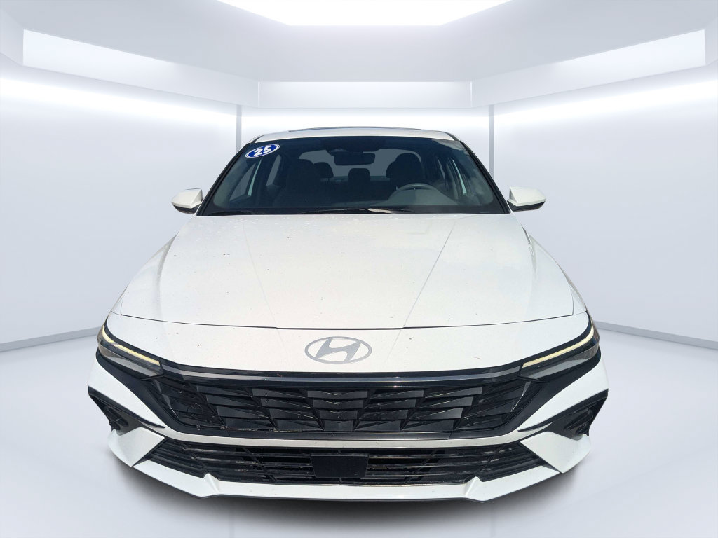 Used 2025 Hyundai Elantra SEL FWD image 11