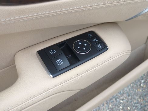 Used 2013 Mercedes-Benz SL 550 image 13