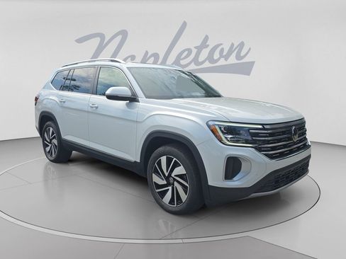 Used 2025 Volkswagen Atlas SEL AWD/4WD image 3