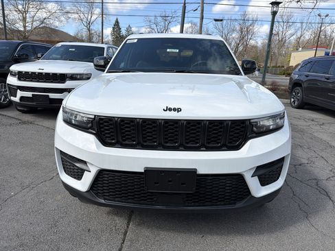 New 2025 Jeep Grand Cherokee Altitude AWD/4WD image 3