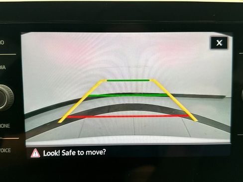 Used 2025 Volkswagen Taos SE image 15