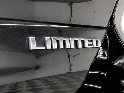 Used 2023 Jeep Grand Cherokee L Limited AWD/4WD image 9