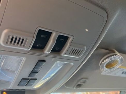 Used 2015 Cadillac SRX Luxury image 19