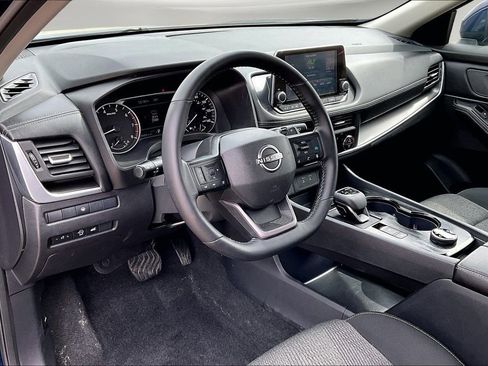 Used 2025 Nissan Rogue SV image 18