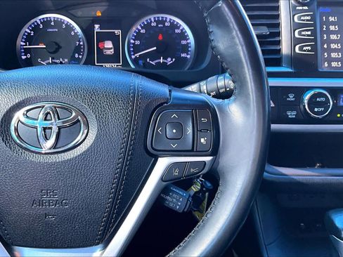 Used 2019 Toyota Highlander Plus image 25