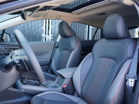 Used 2025 Subaru Crosstrek 2.5i Limited w/ Crosstrek Mirror Package image 7