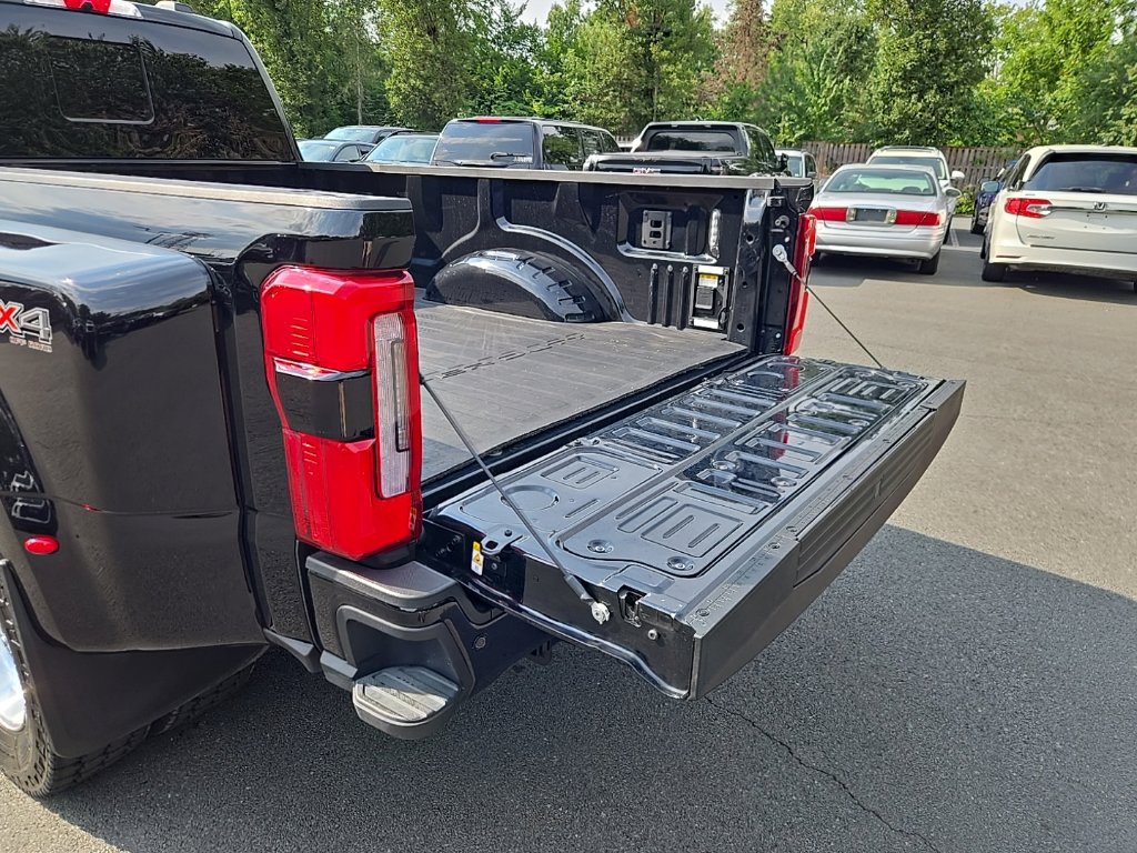 Used 2026 Ford F450 Platinum w/ FX4 Off-Road Package AWD/4WD image 61