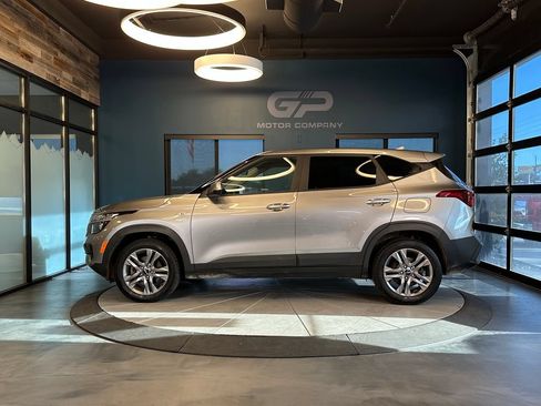 Used 2023 Kia Seltos LX AWD/4WD image 6