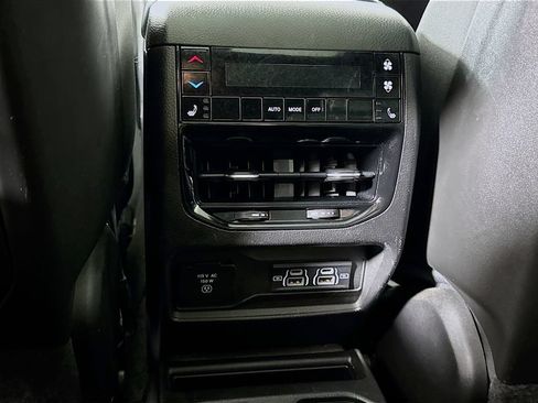 Used 2023 Jeep Grand Cherokee L Overland AWD/4WD image 31