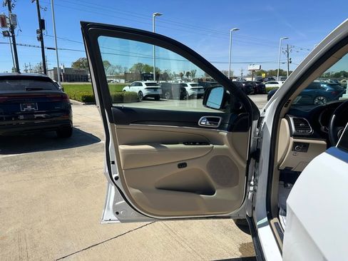 Used 2019 Jeep Grand Cherokee Limited image 8
