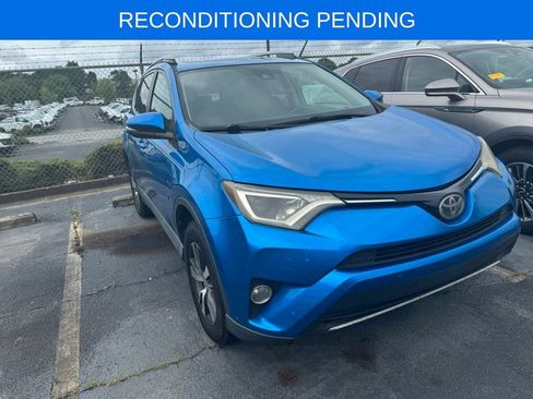 Used 2017 Toyota RAV4 XLE FWD image 2