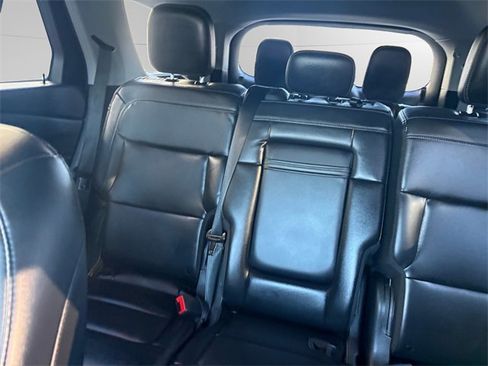 Used 2022 Ford Explorer XLT w/ Equipment Group 202A image 13