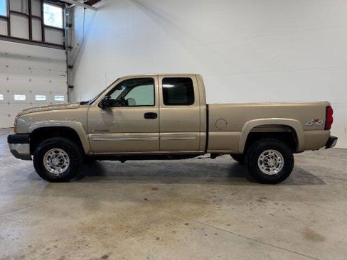 Used 2005 Chevrolet Silverado 2500 LS w/ Skid Plate Package AWD/4WD image 12