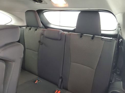 Used 2024 Toyota Highlander LE AWD/4WD image 14