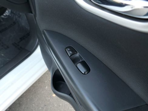 Used 2015 Nissan Sentra S image 27