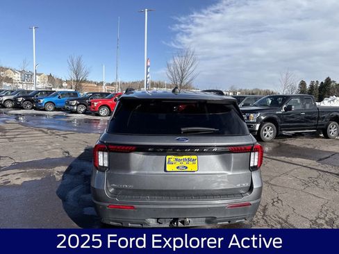 Used 2025 Ford Explorer Active image 8