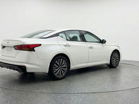 Used 2025 Nissan Altima 2.5 SV image 9