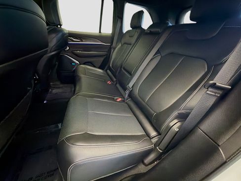 Used 2023 Jeep Grand Cherokee Overland image 13