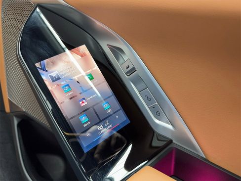 Used 2023 BMW 740i image 49