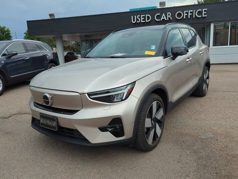 Used 2023 Volvo XC40 Recharge Plus AWD/4WD image 3