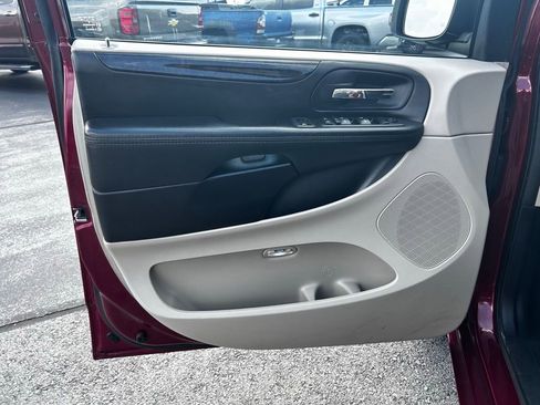 Used 2014 Dodge Grand Caravan SXT FWD image 13