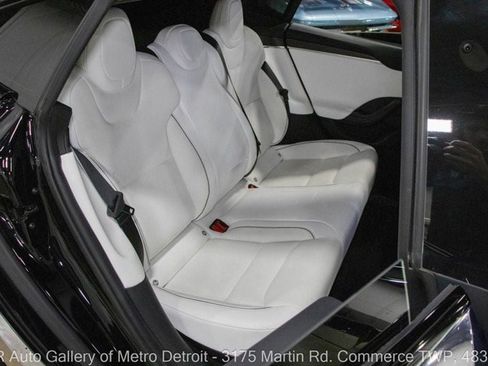 Used 2022 Tesla Model S Plaid AWD/4WD image 4