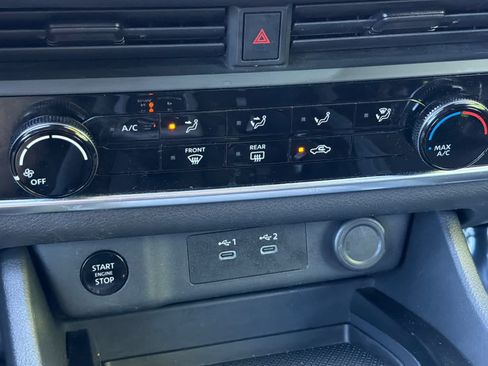 Used 2024 Nissan Rogue S AWD/4WD image 22