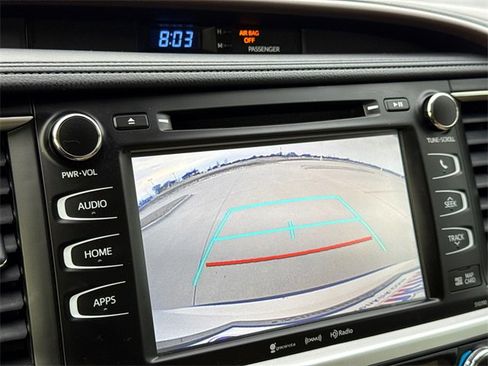 Used 2019 Toyota Highlander XLE image 25