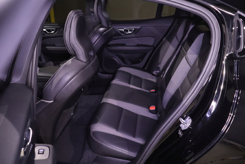 Used 2020 Volvo S60 T5 Momentum FWD image 31